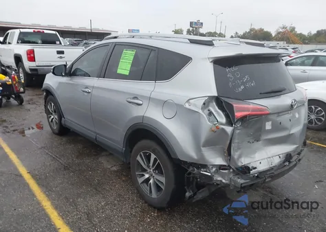 2018 Toyota Rav4 Xle z USA, uszkodzony, nr VIN 2T3WFREV7JW424161